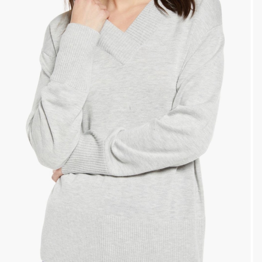 NWT Grey Light Heather Treasure & Bond V-Neck Sweater. Size S